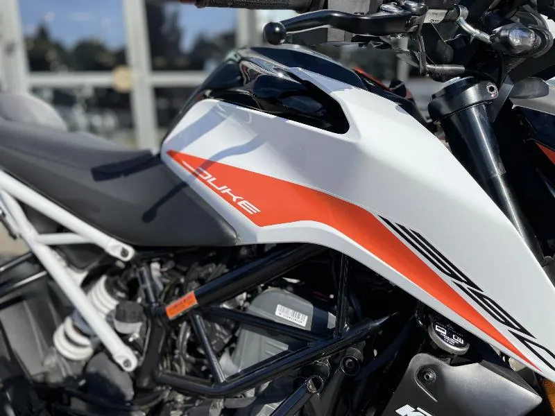390 DUKE ABS