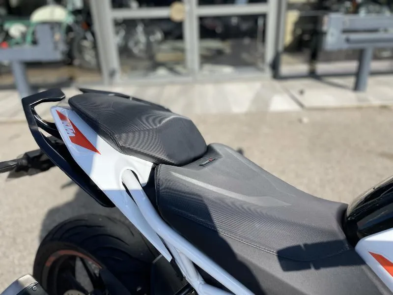 390 DUKE ABS