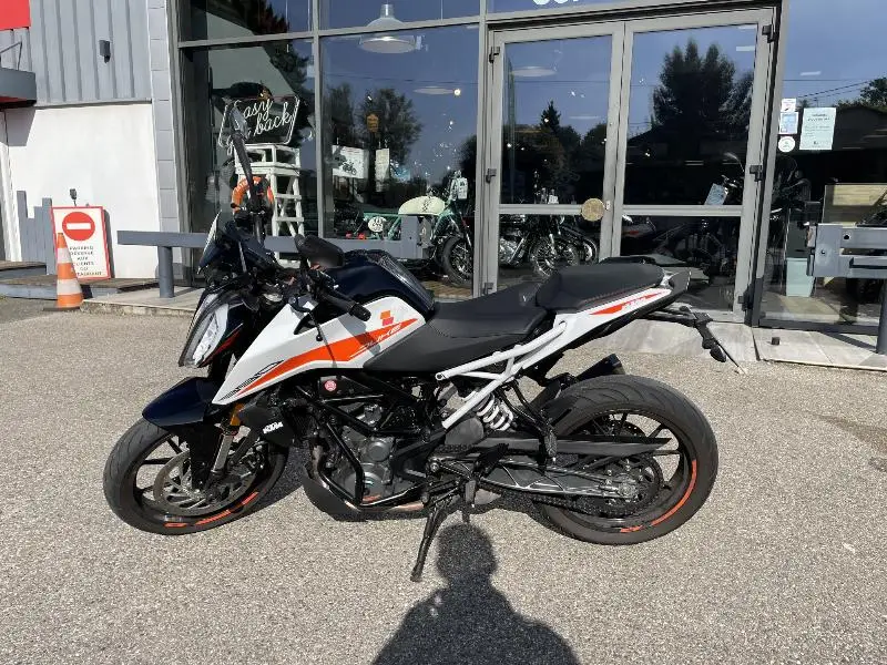 390 DUKE ABS