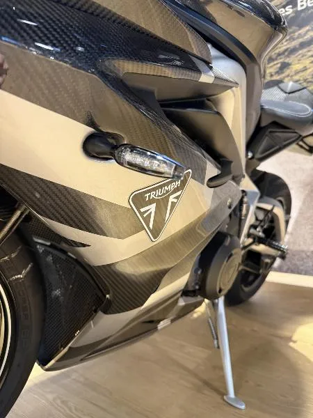 DAYTONA 765 Moto 2