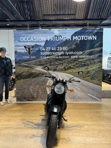 Bonneville T100