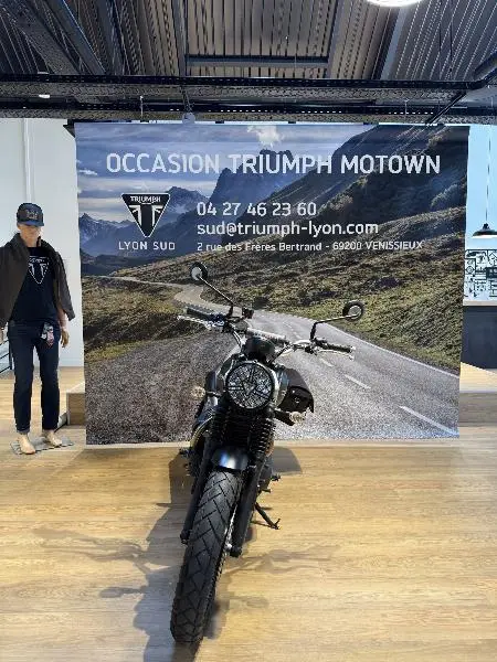 STREET SCRAMBLER 900