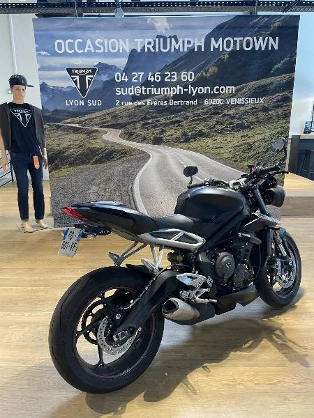 STREET TRIPLE 765 RS