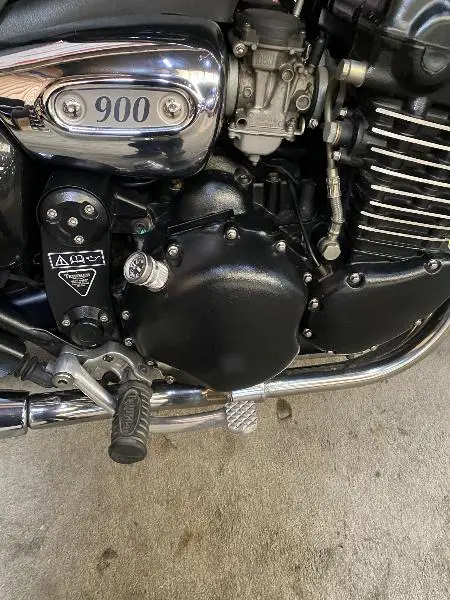 THUNDERBIRD 900