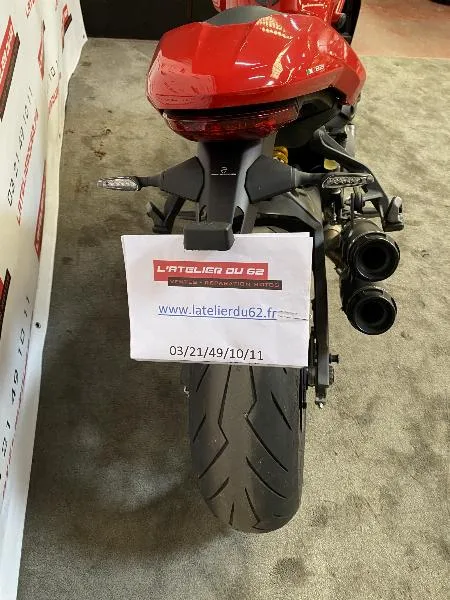 MONSTER 821