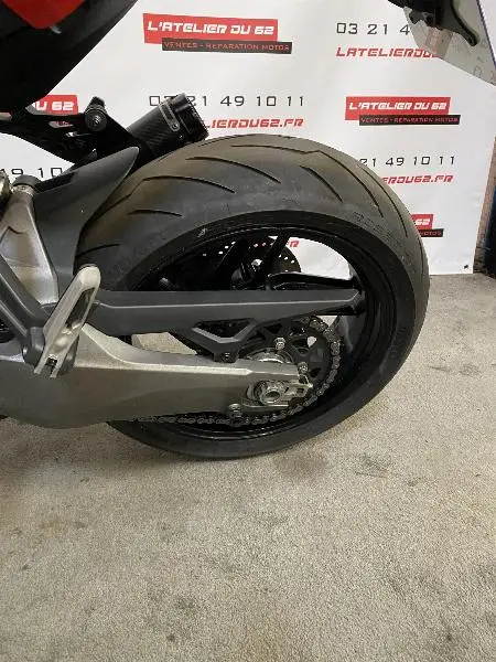 MONSTER 821