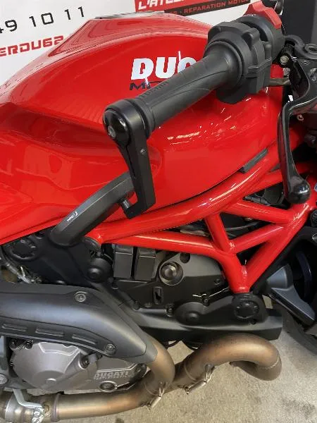 MONSTER 821