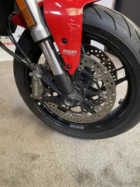 MONSTER 821