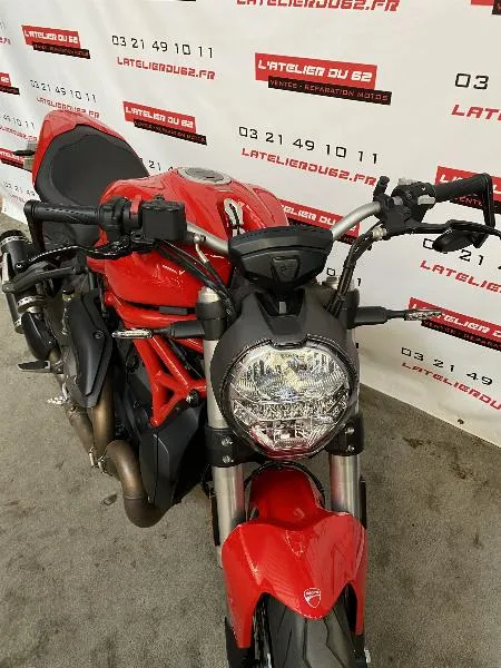 MONSTER 821