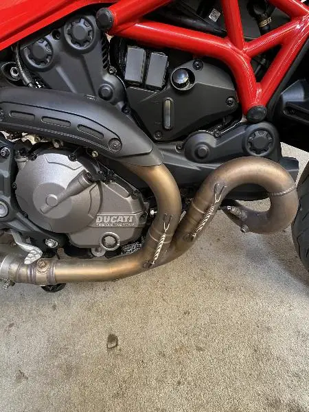 MONSTER 821