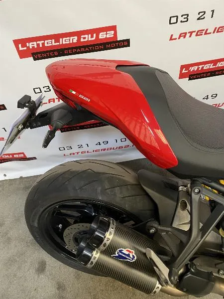 MONSTER 821