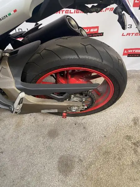 MONSTER 821