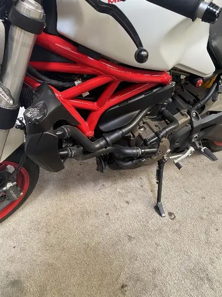 MONSTER 821