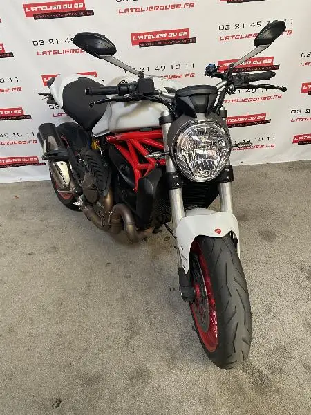 MONSTER 821