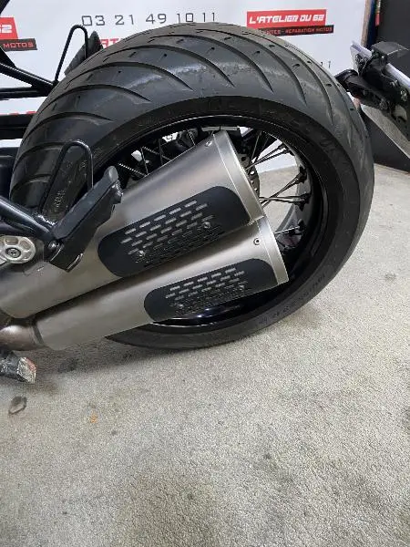 R NineT