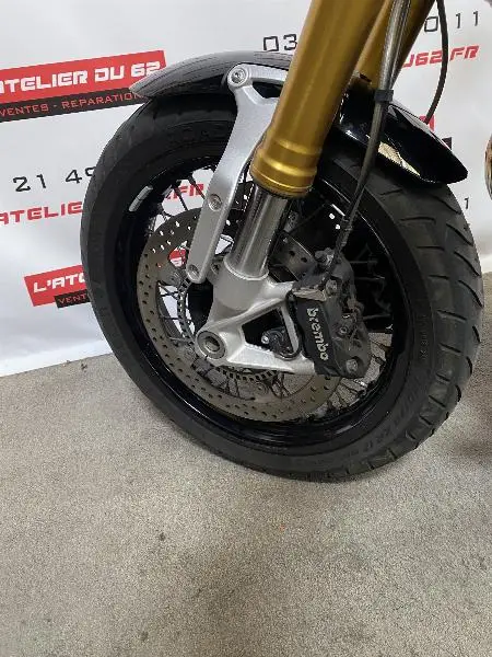 R NineT