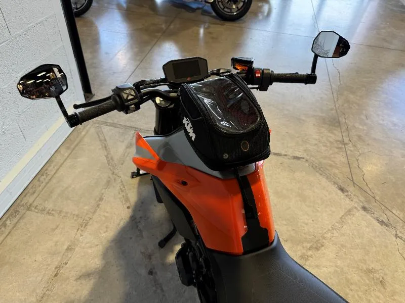 790 DUKE ABS