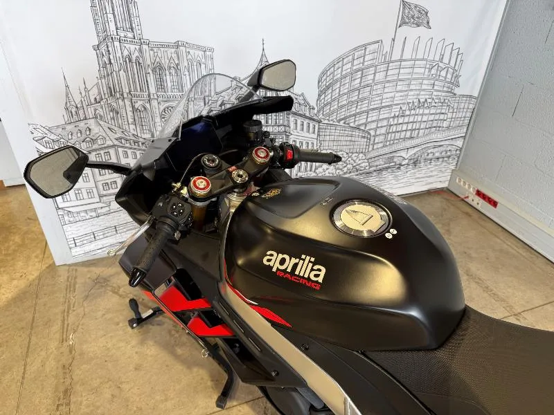 RSV4 1100 RR