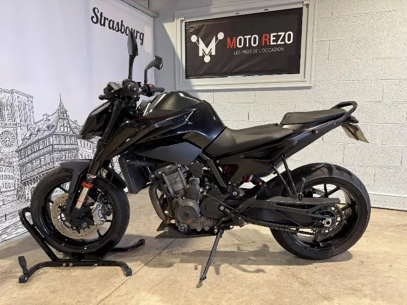 890 DUKE