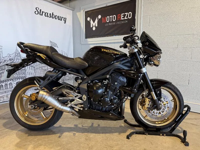 STREET TRIPLE 675