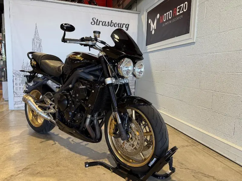 STREET TRIPLE 675