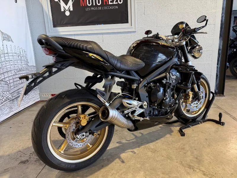 STREET TRIPLE 675