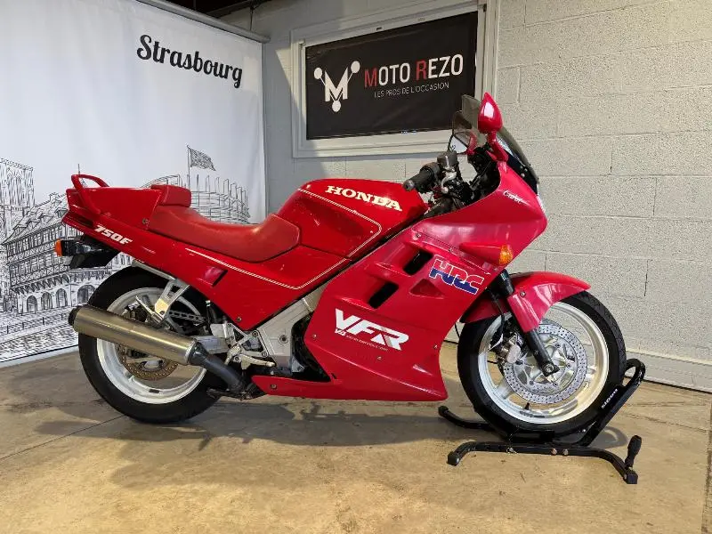 VFR 750 F