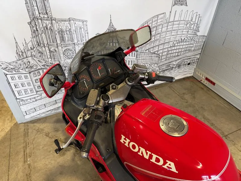 VFR 750 F