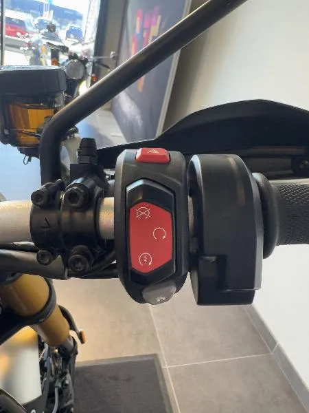 SCRAMBLER 1200 XE