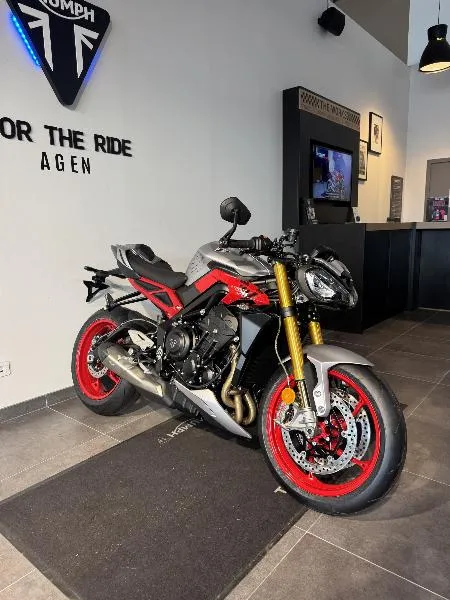 STREET TRIPLE 765 RX