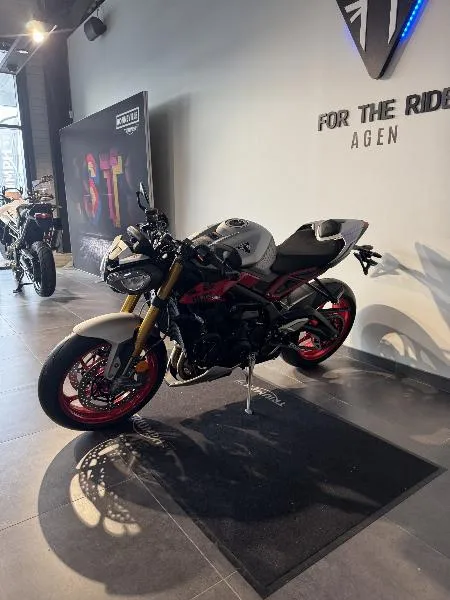 STREET TRIPLE 765 RX