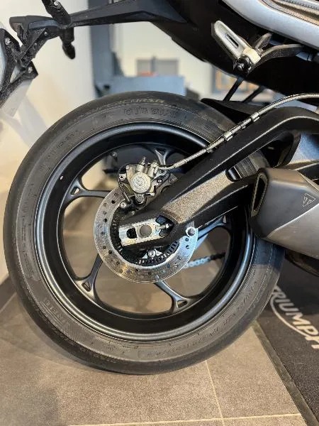 STREET TRIPLE 765 RS