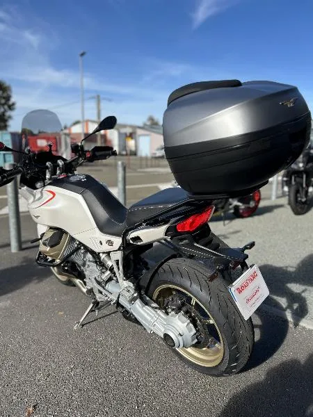 V100  MANDELLO