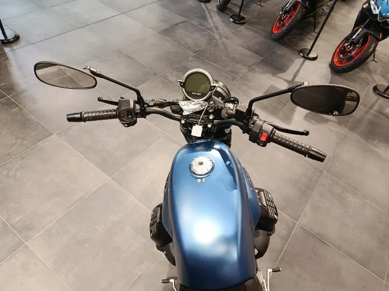 V7 STONE