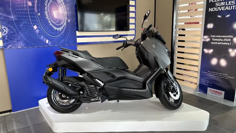 XMAX 125