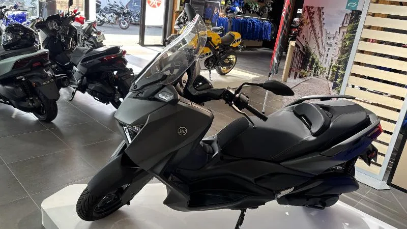 XMAX 125