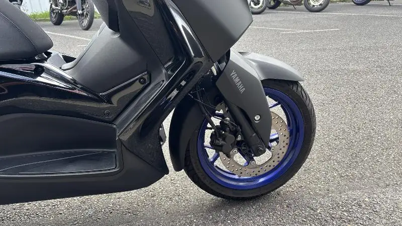 XMAX 300