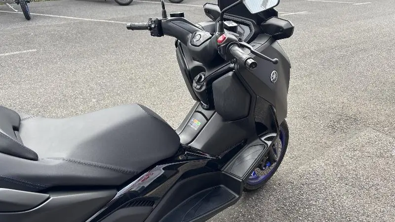 XMAX 300