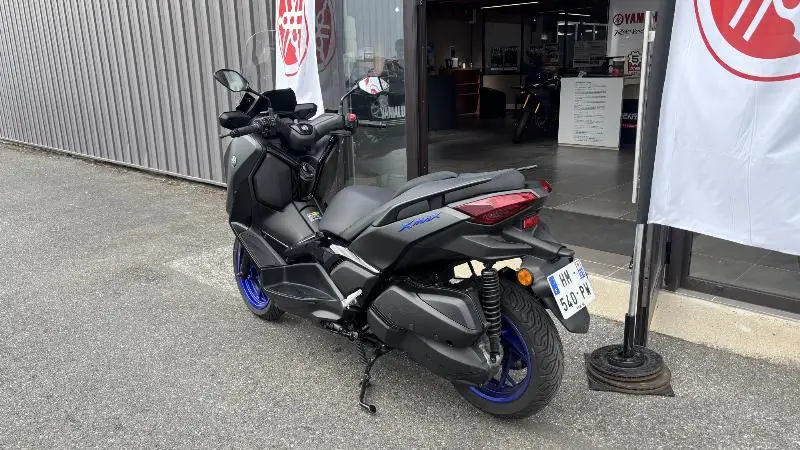 XMAX 300