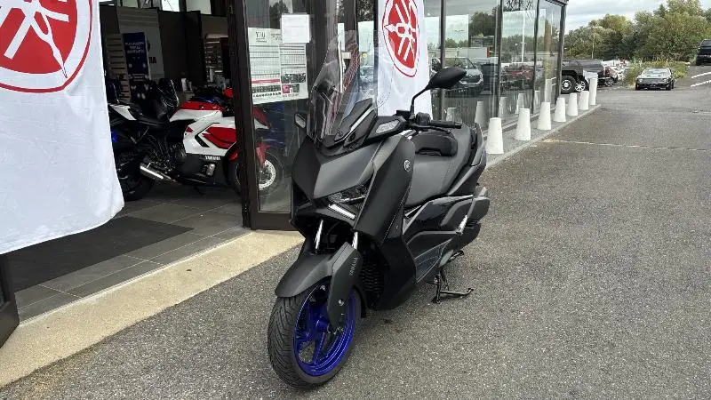 XMAX 300