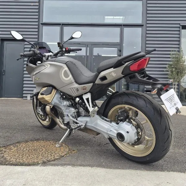 V100  MANDELLO