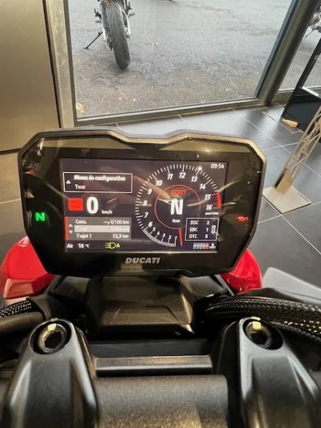 MONSTER 900