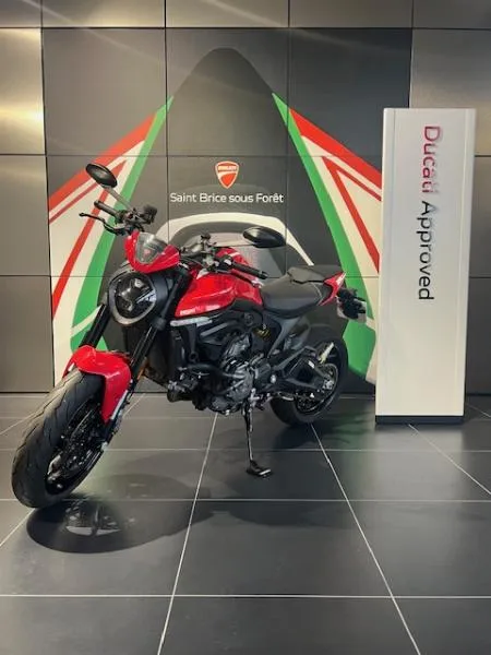 MONSTER 900