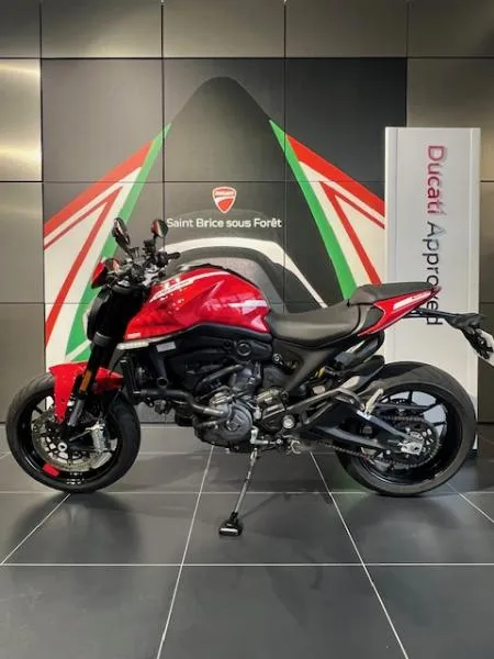 MONSTER 900