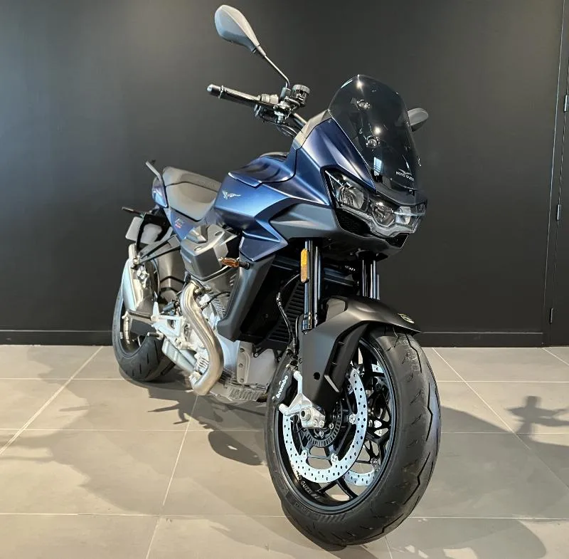 V100  MANDELLO