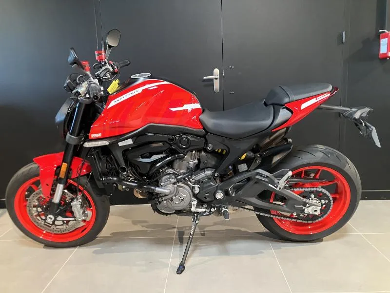 Monster 937  950