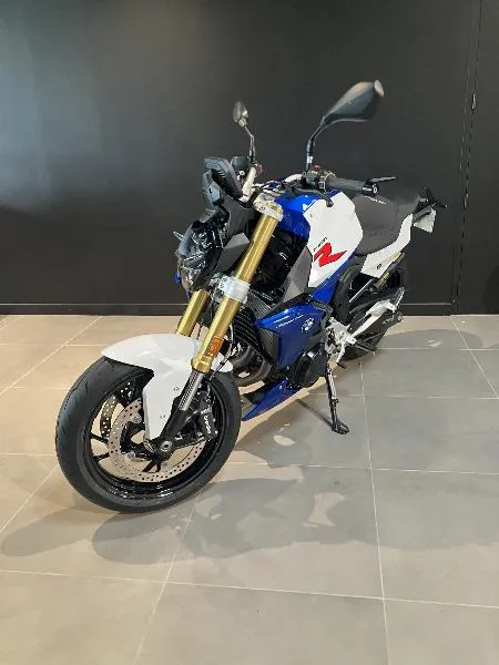 F 900 R