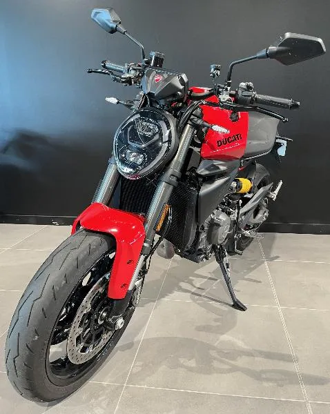 MONSTER 890