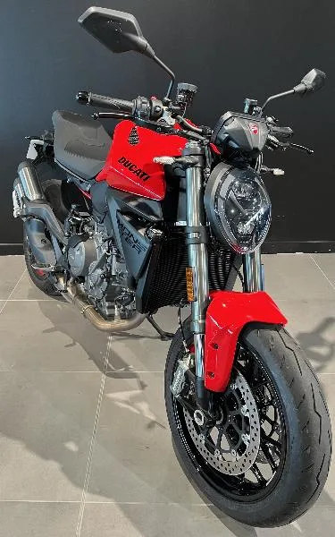 MONSTER 890