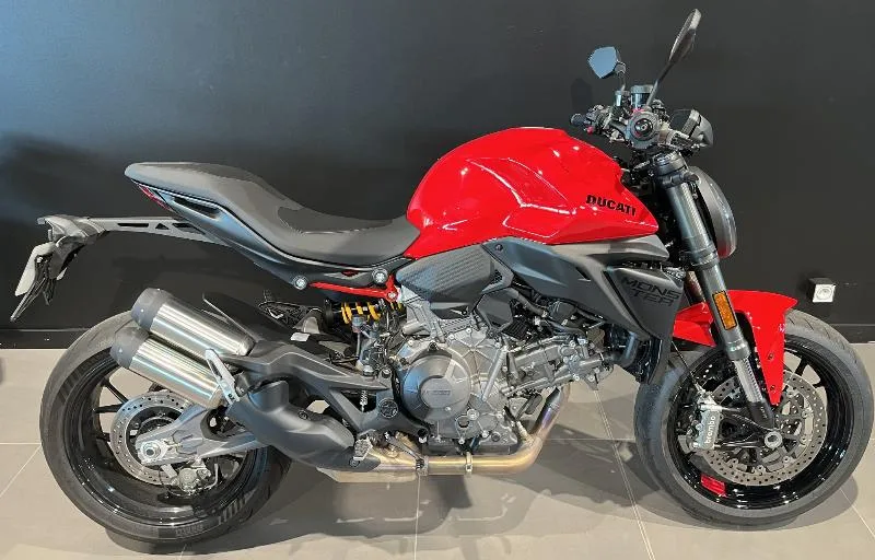 MONSTER 890